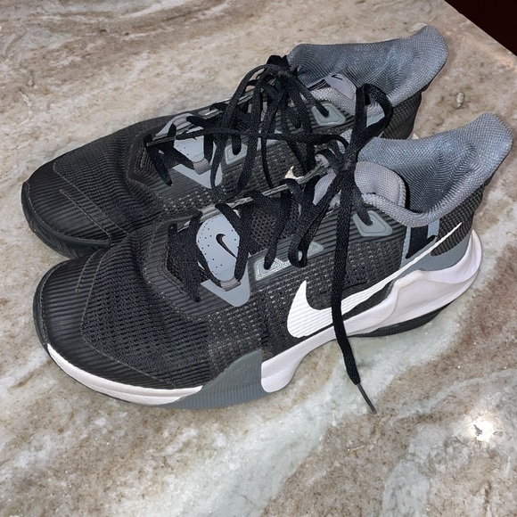 Nike Air Max basketball shoes - Picture 6 of 8